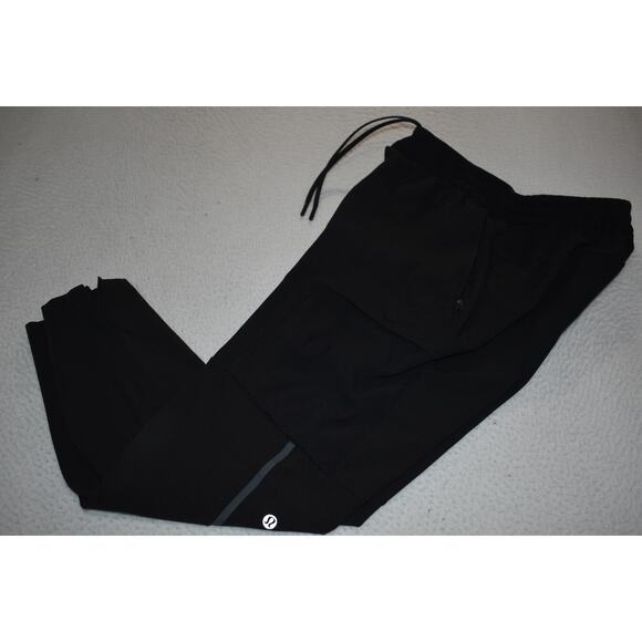 Lululemon Mens Size Small Tapered Engineered Elements Cargo Pant Black LM5AACS - Picture 10 of 10